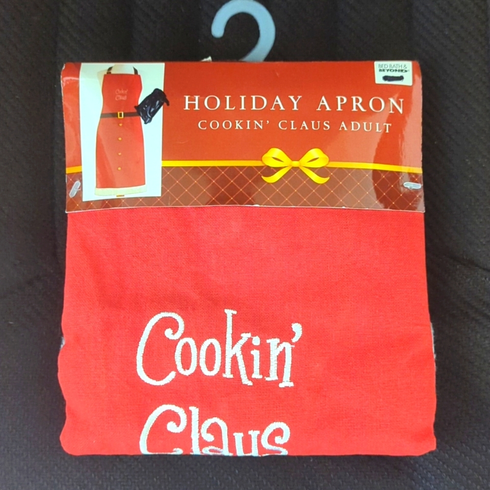 NEW FESTIVE CHRISTMAS ADULT APRON SANTA HOME KITCHEN COOK FUN PARTY DECO…